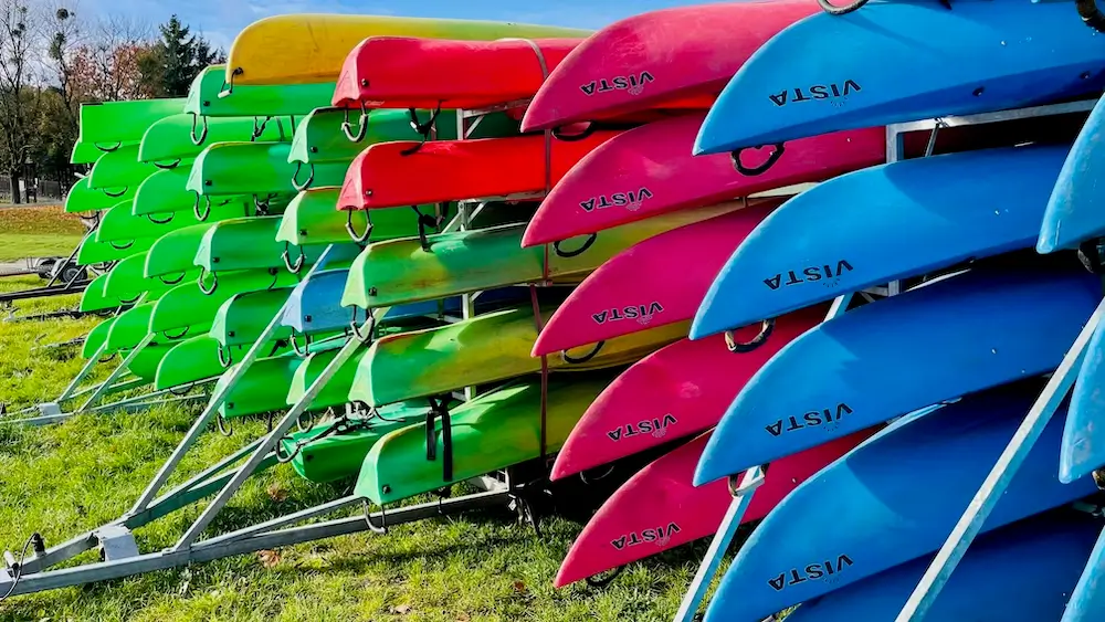 Baza wypożyczalni Kajaki U Rudego przygotowana do sezonu.