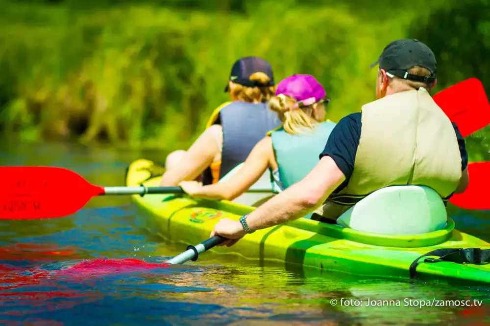 Spływ kajakowy z dziećmi jak się przygotować i jaką trasę wybrać